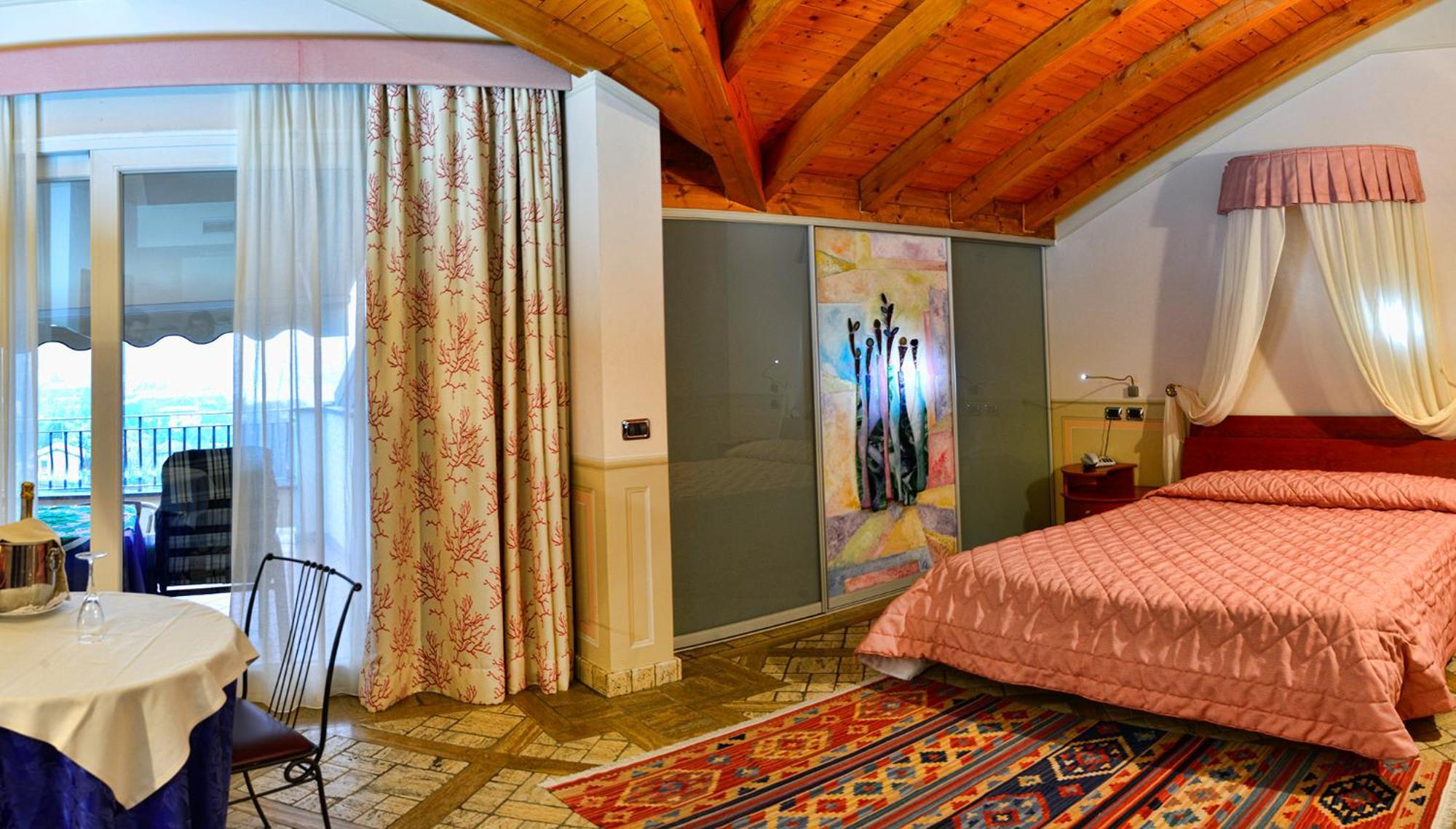 Hotel La Bussola 3*